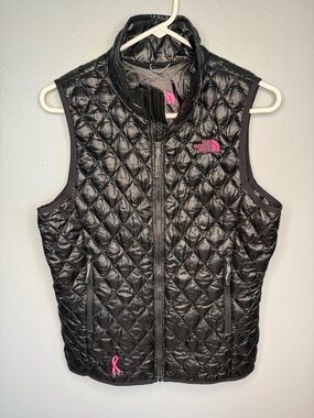 The North Face Womens Limited Edition Black/Pink Zip Up Puffer Vest